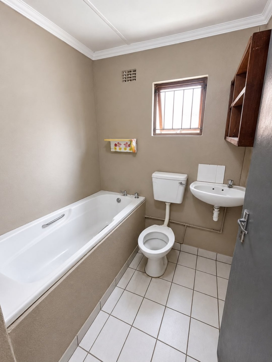 4 Bedroom Property for Sale in Delft South Western Cape